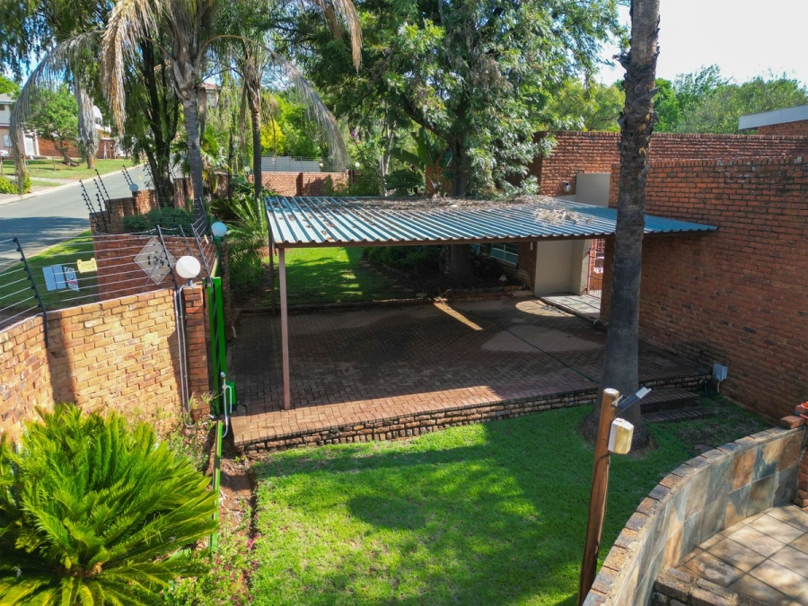 4 Bedroom Property for Sale in Ifafi North West